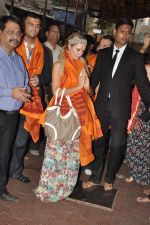 Paris Hilton visits Siddhivinayak Temple in Mumbai on 3rd Dec 2012 (20).JPG